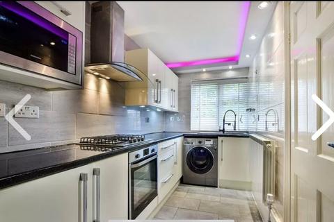 13 Hythe Close, Manchester, M14 5AT