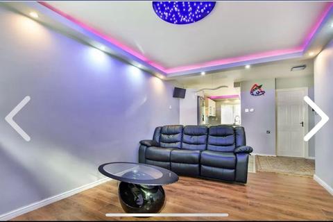 13 Hythe Close, Manchester, M14 5AT