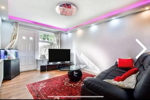 13 Hythe Close, Manchester, M14 5AT