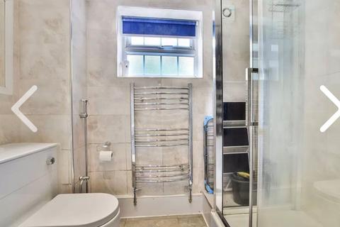 13 Hythe Close, Manchester, M14 5AT