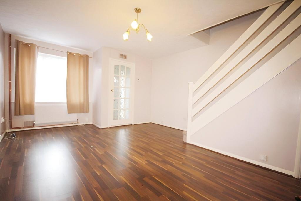 Brooklands Park, Laindon, Basildon, SS15 2 bed terraced house £1,400