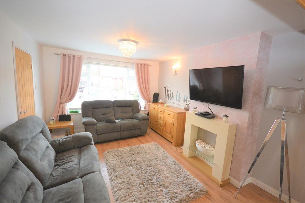 Orchard Drive, Braintree, CM7 3 bed semidetached house £365,000