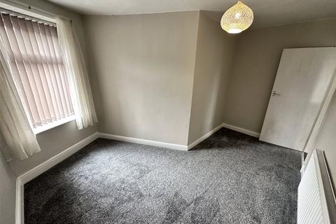 2 bedroom apartment to rent, Lower Slack, Wainstalls, Halifax, HX2