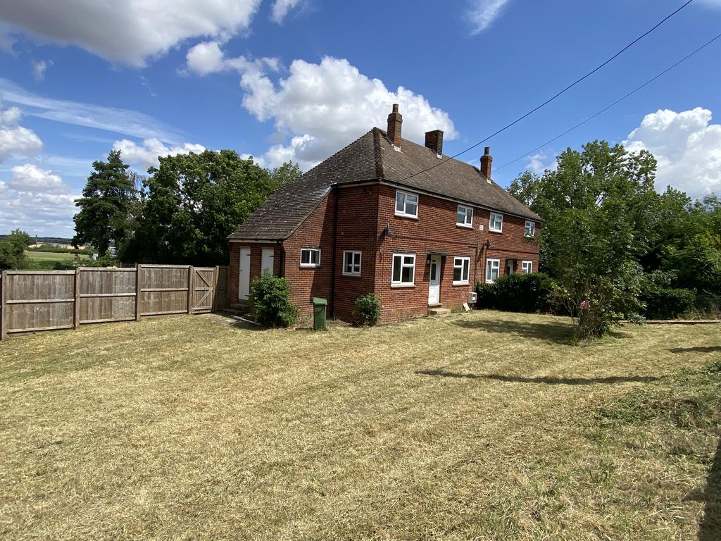 Coggeshall Road, Braintree CM77 3 bed semidetached house £1,450 pcm (£335 pw)