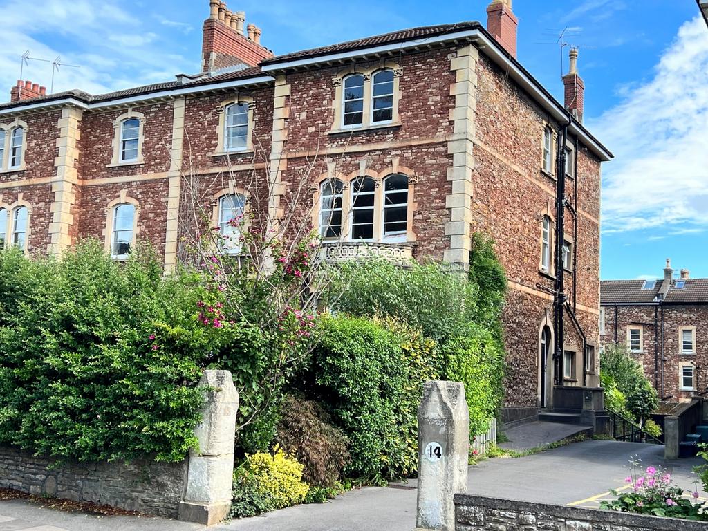 Apsley Road, Clifton, Bristol, BS8 2 bed flat for sale £625,000