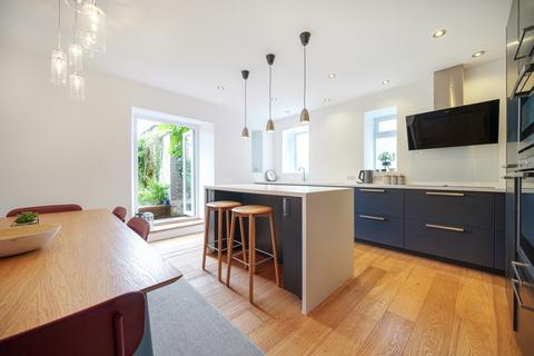 2 bedroom flat for sale, Apsley Road, Clifton, Bristol, BS8