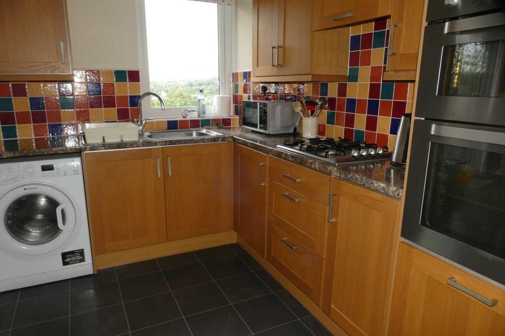 Friarton Place, Perth 2 bed flat £875 pcm (£202 pw)