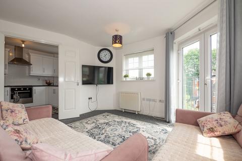 2 bedroom flat for sale, Larch Gardens, Manchester, Cheetham Hill, M8