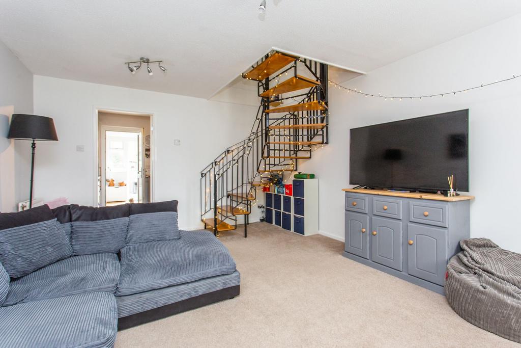 Hazebrouck Road, Faversham, ME13 2 bed terraced house for sale £280,000