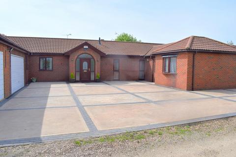 4 bedroom detached bungalow for sale, Cottage Close, Hibaldstow, DN20