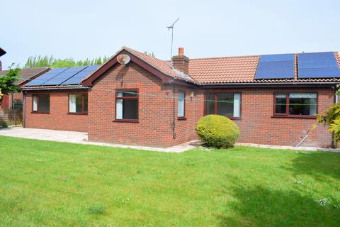 4 bedroom detached bungalow for sale, Cottage Close, Hibaldstow, DN20