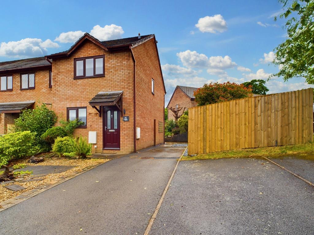 Laurel Drive, Penperlleni NP4 2 bed end of terrace house for sale £