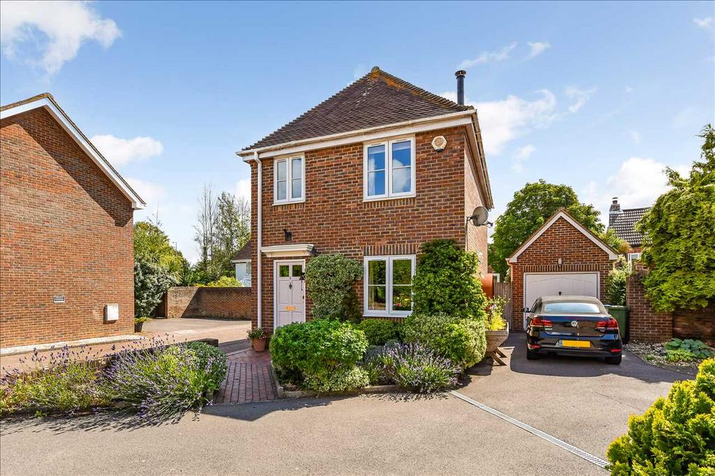 Protea Gardens, Titchfield 3 bed detached house for sale £450,000