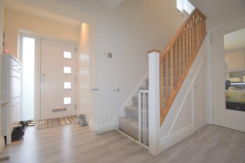 16 Penn Meadow, Stoke Poges, Slough, SL2 4EB