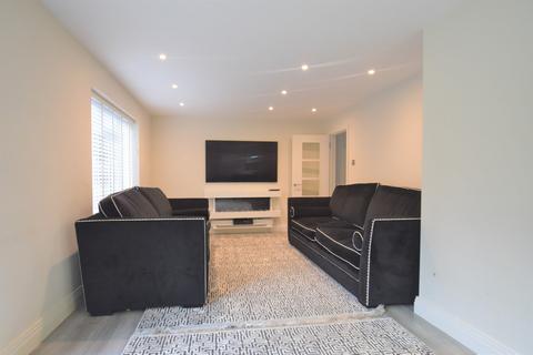 16 Penn Meadow, Stoke Poges, Slough, SL2 4EB