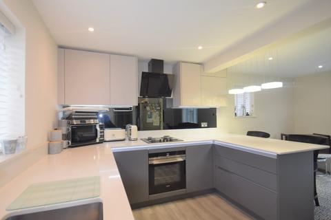 16 Penn Meadow, Stoke Poges, Slough, SL2 4EB