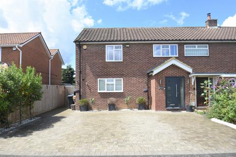 16 Penn Meadow, Stoke Poges, Slough, SL2 4EB