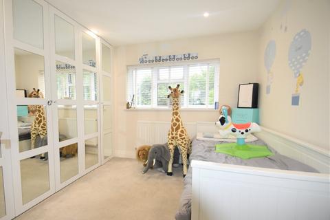 16 Penn Meadow, Stoke Poges, Slough, SL2 4EB