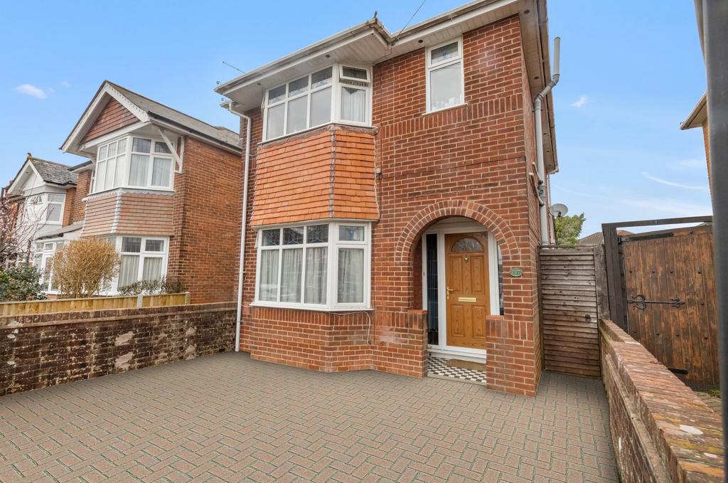 Wilton Crescent, Southampton, SO15 3 bed detached house for sale £440,000