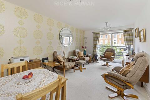 1 bedroom retirement property for sale - New Zealand Avenue, Walton On Thames KT12