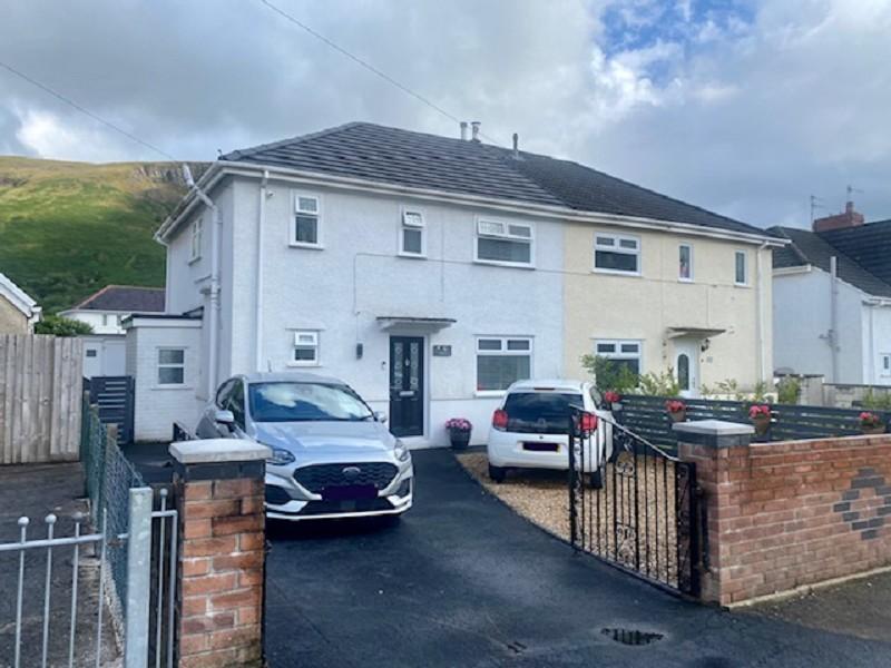 Wade Avenue, Ystalyfera, Swansea. 3 bed semidetached house £190,000