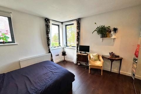 Flat 3, Confidence House Manthorp Road, London, SE18 7SA
