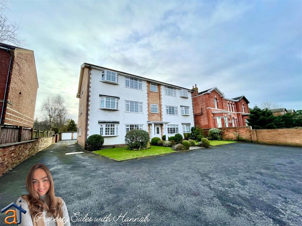 Queens Road, Southport, Merseyside 2 bed apartment for sale £135,000