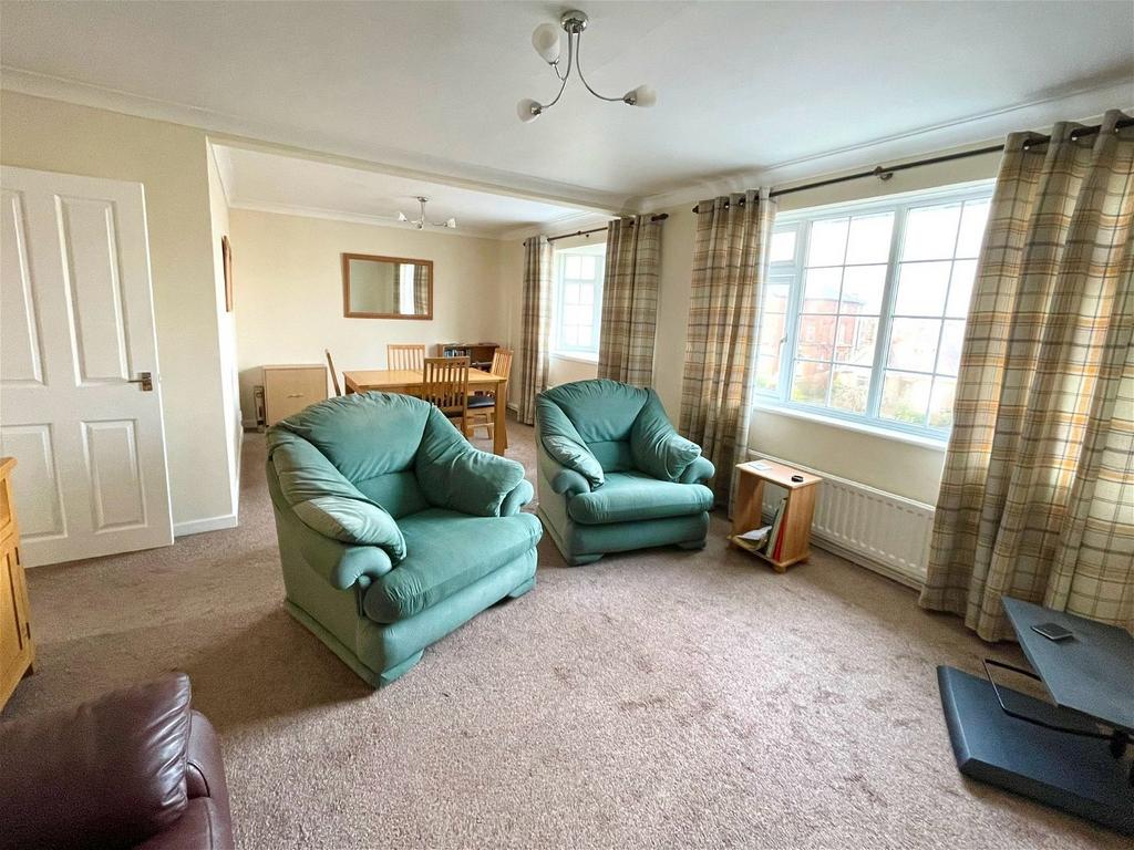 Queens Road, Southport, Merseyside 2 bed apartment for sale £135,000