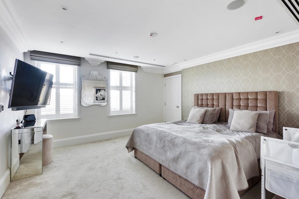 Mill Hill, London, NW7 2 bed flat for sale £1,195,000