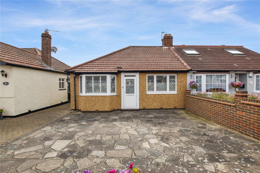 King Harolds Way, Bexleyheath, DA7 2 bed bungalow for sale £465,000