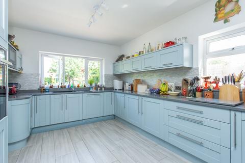 21 Barnes Avenue, Westbrook, Margate, CT9 5EQ