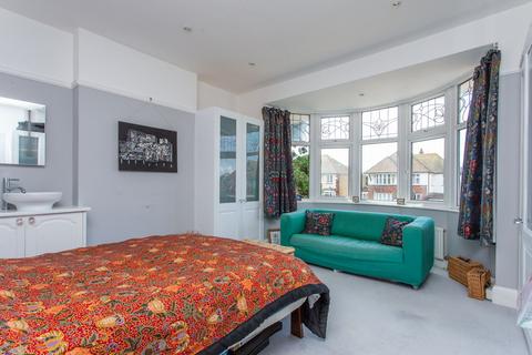 21 Barnes Avenue, Westbrook, Margate, CT9 5EQ