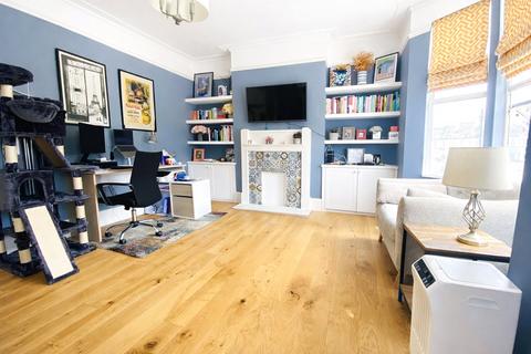 2 bedroom flat for sale, Farley Road, Catford, London, SE6