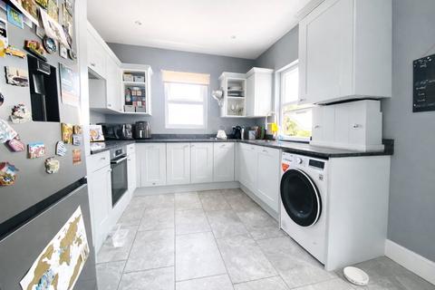 2 bedroom flat for sale, Farley Road, Catford, London, SE6