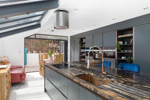 32 Burnthwaite Road, London, SW6 5BE