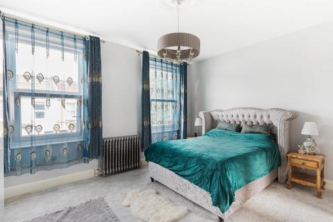 32 Burnthwaite Road, London, SW6 5BE