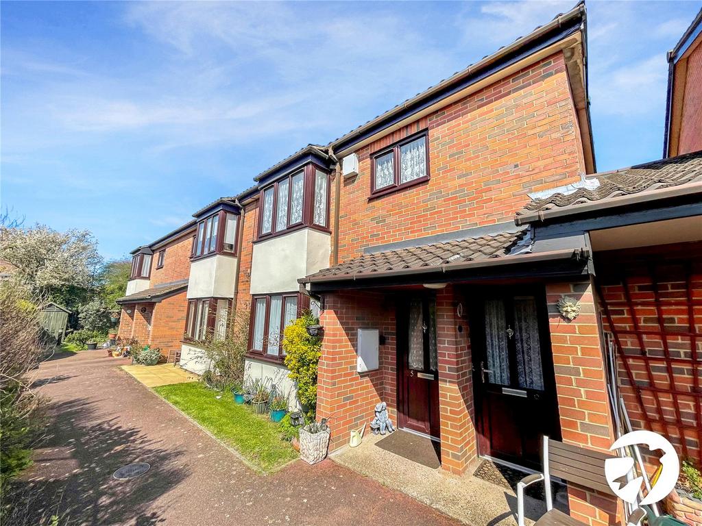 Runnymede Court, Lunedale Road, Fleet Estate, Dartford Kent, DA2 2 bed