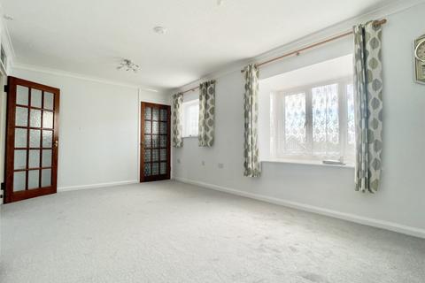 2 bedroom flat for sale - Runnymede Court, Lunedale Road, Fleet Estate, Dartford Kent, DA2