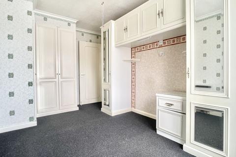 2 bedroom flat for sale - Runnymede Court, Lunedale Road, Fleet Estate, Dartford Kent, DA2