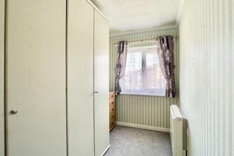 2 bedroom flat for sale - Runnymede Court, Lunedale Road, Fleet Estate, Dartford Kent, DA2