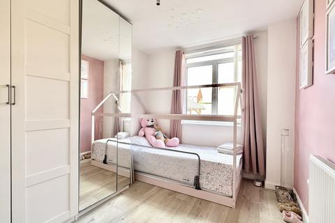 8 Embleton Lane, Castle Hill, Swanscombe, DA10 1BX