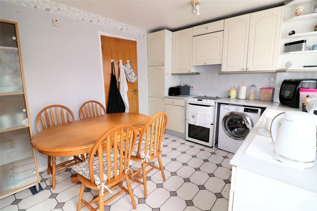 Colyers Lane, Erith, Kent, DA8 2 bed terraced house for sale £300,000