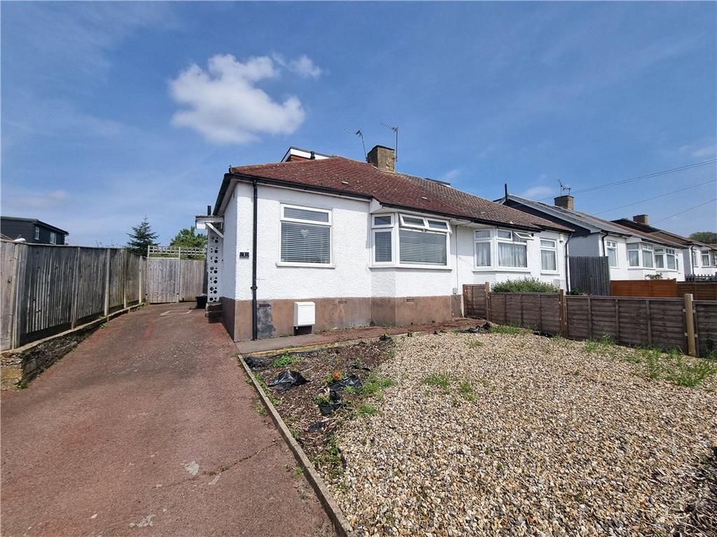 Edmunds Avenue, St Pauls Cray, Kent, BR5 3 bed bungalow £400,000