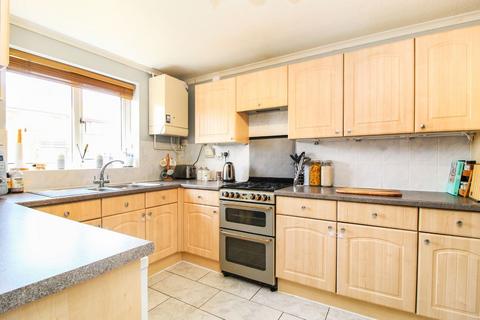 3 bedroom terraced house for sale, Gulliver Close, Kempston, Bedford