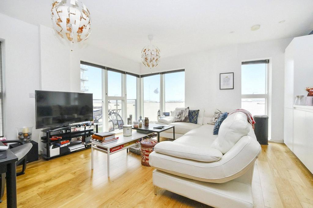 Wainwright Avenue, Greenhithe, Kent, DA9 1 bed flat £210,000