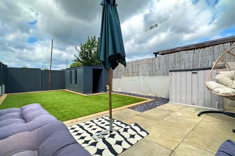 10 Oak Road, Greenhithe, DA9 9DH