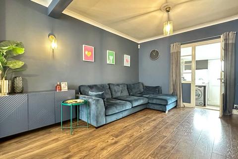 10 Oak Road, Greenhithe, DA9 9DH