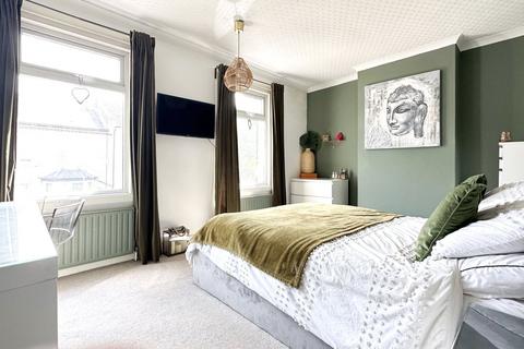 10 Oak Road, Greenhithe, DA9 9DH