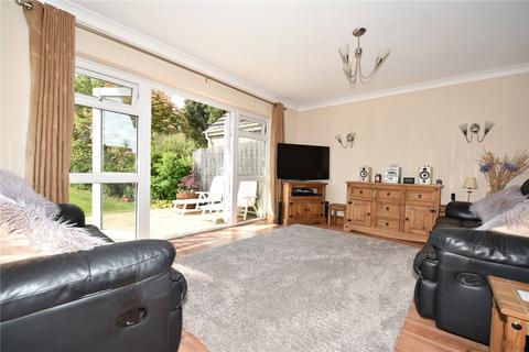 2 bedroom bungalow for sale, Casstine Close, Hextable, Kent, BR8