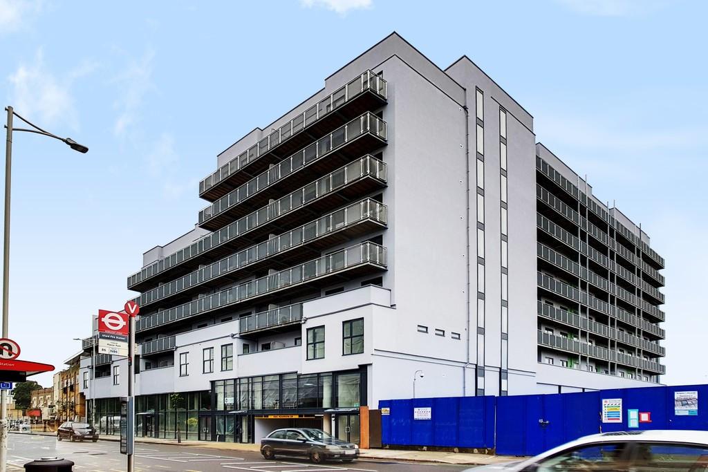 Carlton House, Ilford IG1 1 bed flat £1,400 pcm (£323 pw)